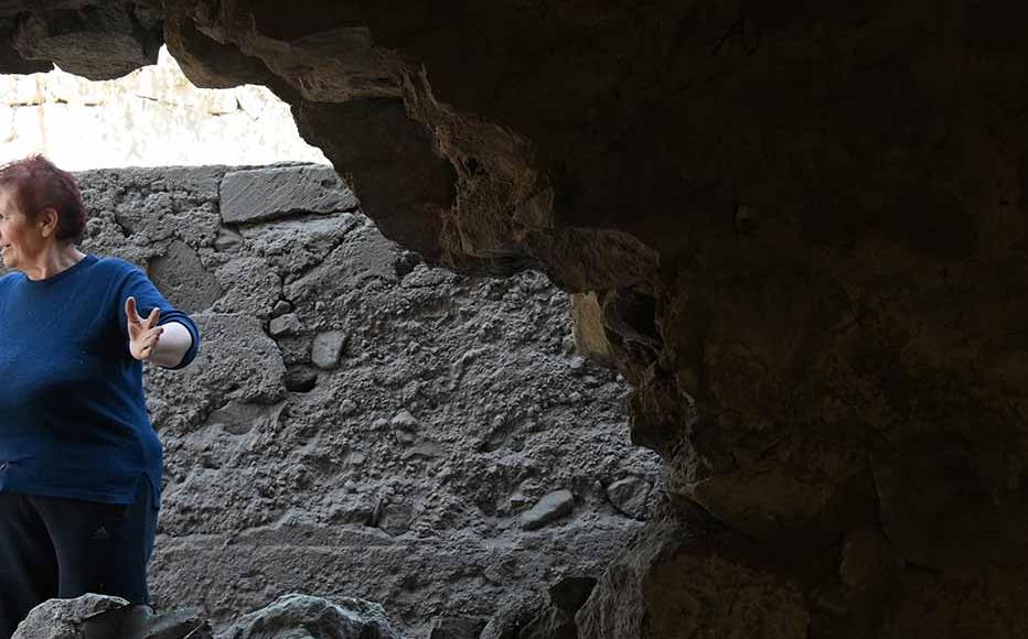 Yepraksya Zadayan's house, in the village of Verishen, just outside the southern city of Goris, was hit by the Azerbaijani armed forces at midnight on September 12, 2022. On September 12-14 fighting between Armenia and Azerbaijan resumed, nearly 300 people died over two days. Yepraksya Zadayan's house, in the village of Verishen, just outside the southern city of Goris, was hit by the Azerbaijani armed forces at midnight on September 12, 2022. On September 12-14 fighting between Armenia and Azerbaijan resumed, nearly 300 people died over two days.