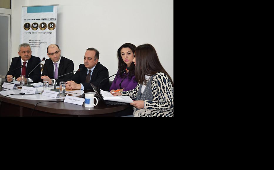 Panel discussion on cancer prevalence in Armenia. (Photo: IWPR)