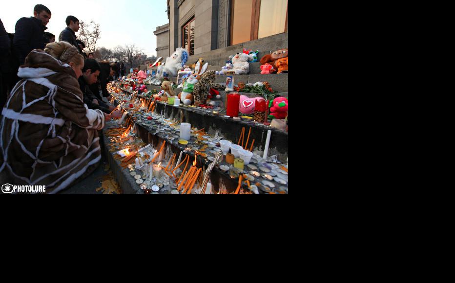 Protest outside the Russian embassy in Yerevan. (Photo: Photolur agency)