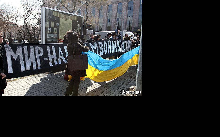 A banner reads “Peace to nations – war on the authorities” at a protest against the Crimea intervention, held outside the Russian embassy in Yerevan on March 5. (Photo: Photolure agency)