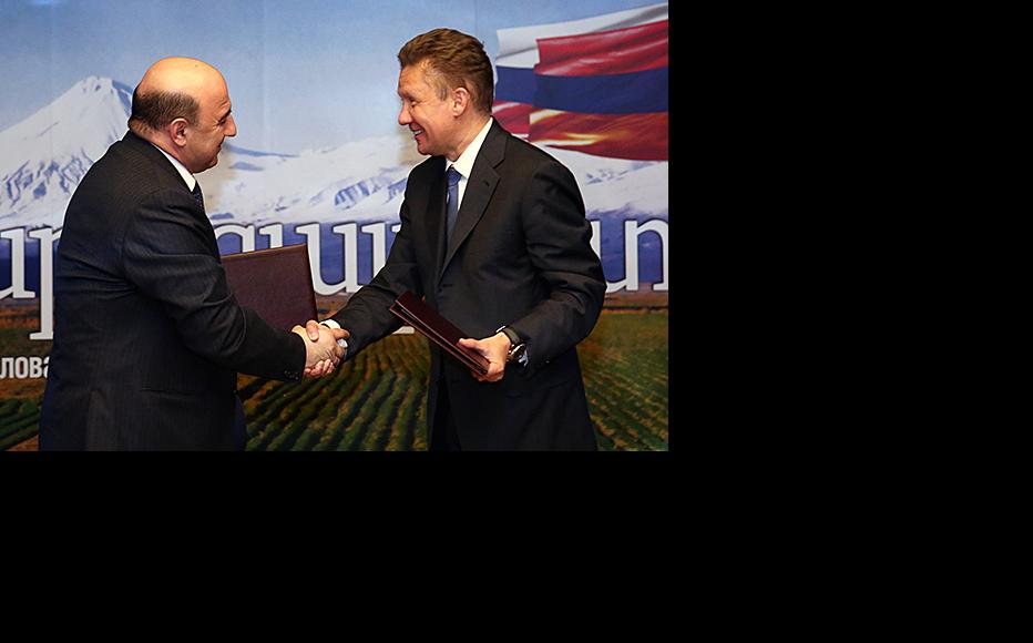 Armenian energy minister Armen Movsisyan (left) with Gazprom head Aleksei Miller after the signing ceremony. (Photo: Gazprom)