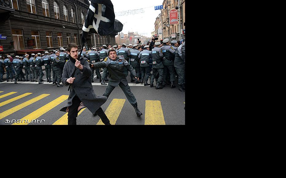 Demonstrations against President Putin's visit to Armenia, December 2, 2013. (Photo: Photolure agency)