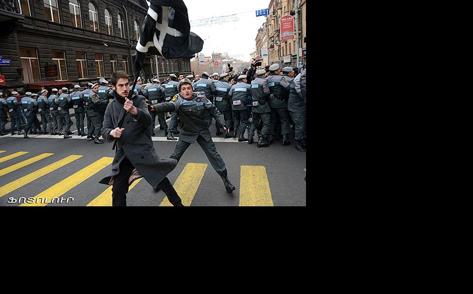 Demonstrations against President Putin&#039;s visit to Armenia, December 2, 2013. (Photo: Photolure agency)