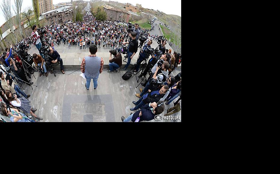 The Dem.am movement holds its latest protest against the pension reform, Yerevan, April 12, 2014. (Photo: Photolure agency)