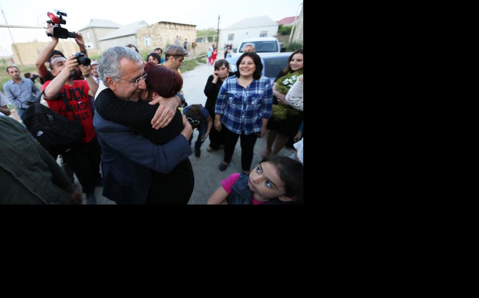 Ismayilova embraces Intigam Aliyev, a human rights lawyer and former prisoner of conscience, who was released from prison on March 28. (Photo: Aziz Karimov)