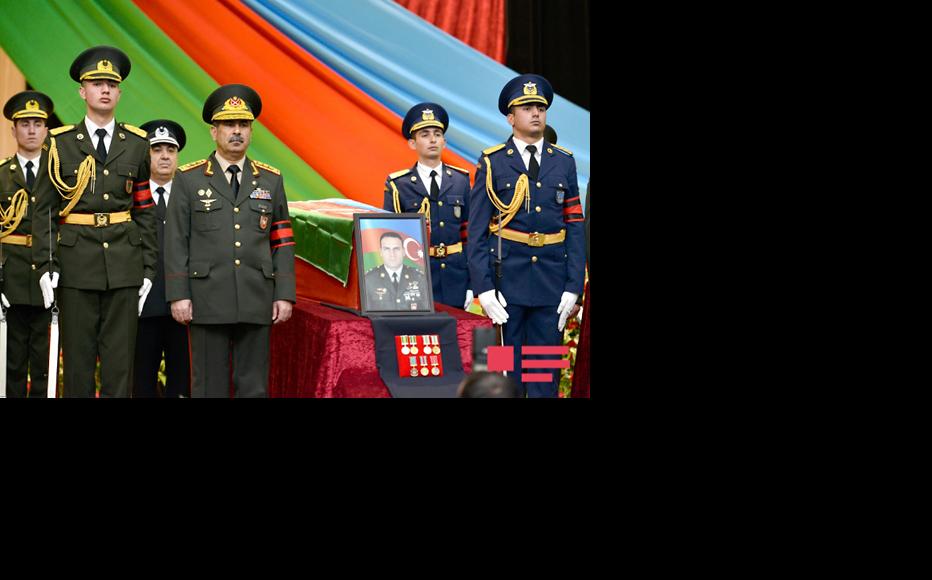 Azerbaijan´s Defense Minister Zakir Hasanov at the funeral of Azerbaijani soldiers in Baku. (Photo: APA news agency)