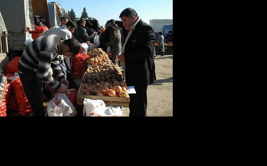 Onions on sale at a local market. (Photo: Leyla Amirova)