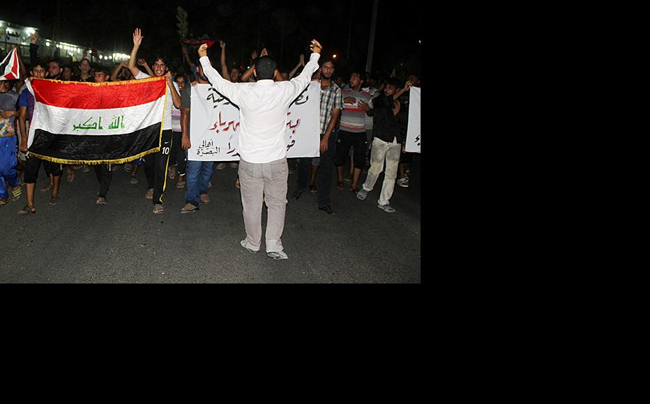 Protest against power outages in Basra. (Photo: Abu Iraq)