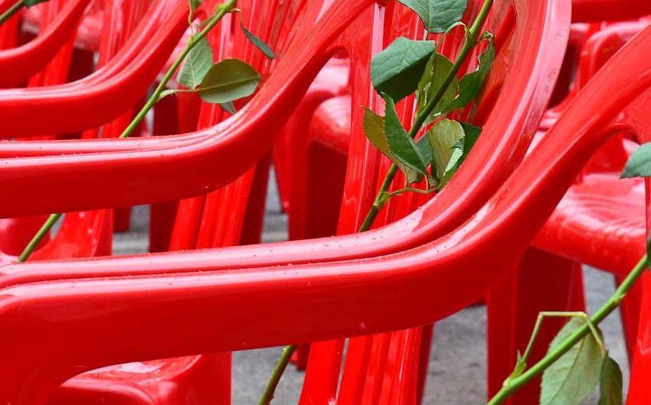 Sarajevo residents left flowers in tribute to the dead.