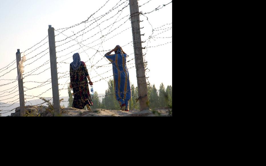 On the border between Uzbekistan and Tajikistan, 2007. (Photo: Ulugbek Babakulov)