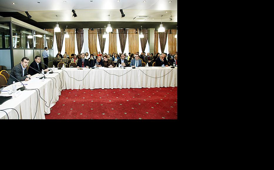 David Amiryan (left), deputy director of Open Society Armenia, speaks at a meeting on civil society on November 5. (Photo: Civilnet TV)