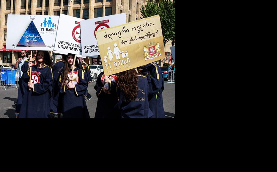 Family Purity Day marchers on Rustaveli Avenue holding up a banner proclaiming "Happy Family Purity Day!" (Photo: Tako Svanidze)