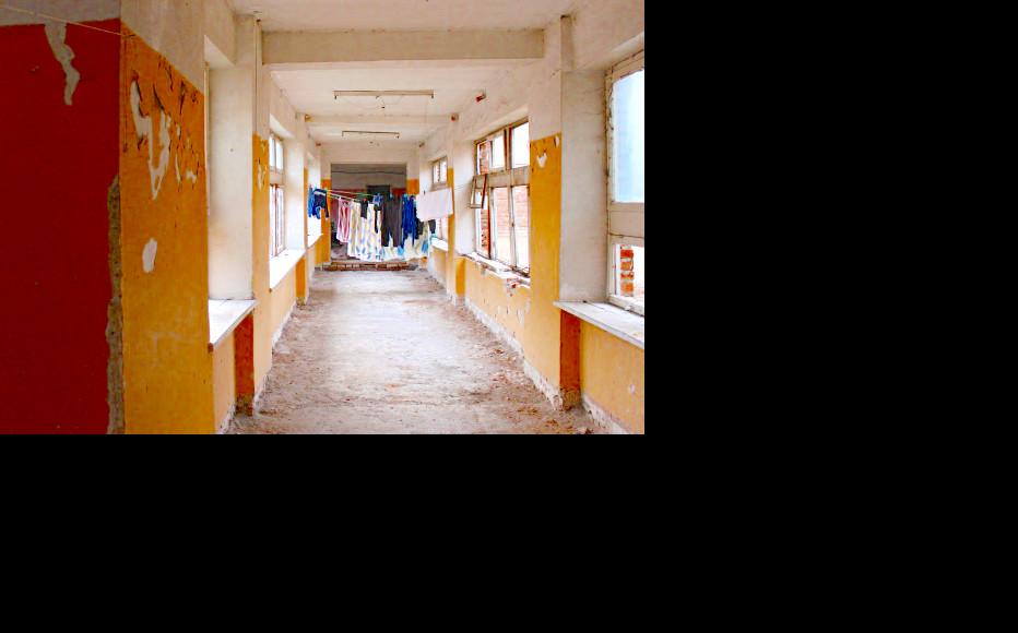 The kindergarten where refugees from Nikozi and Zardiantkari still live. (Photo: Giorgi Kupatadze/IWPR)