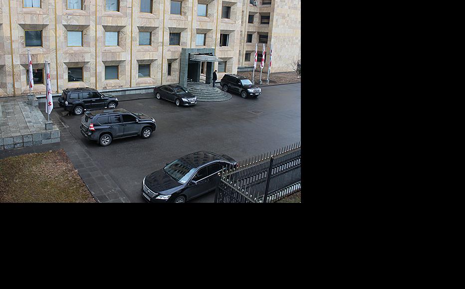 Georgian officials are fond of up-market vehicles, in black if possible. These ones are outside the State Chancellory. (Photo: IWPR)