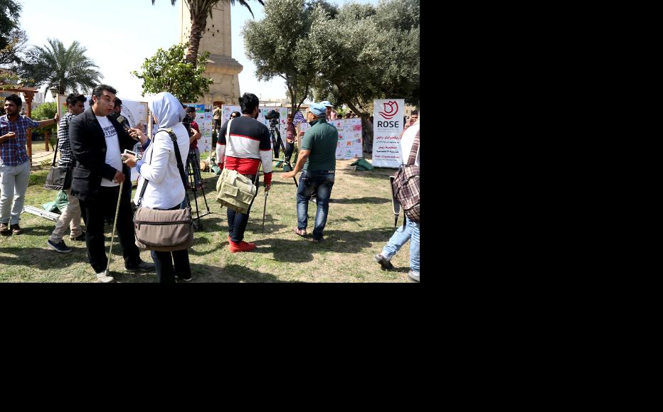 More media coverage at the exhibition. (Photo: IWPR)