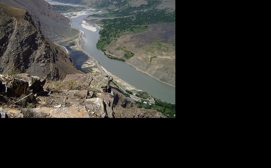 A road out of Khorog skirts the river Pyanj. Afghanistan is on the other side of the river. (Photo: Shahodat Saibnazarova)