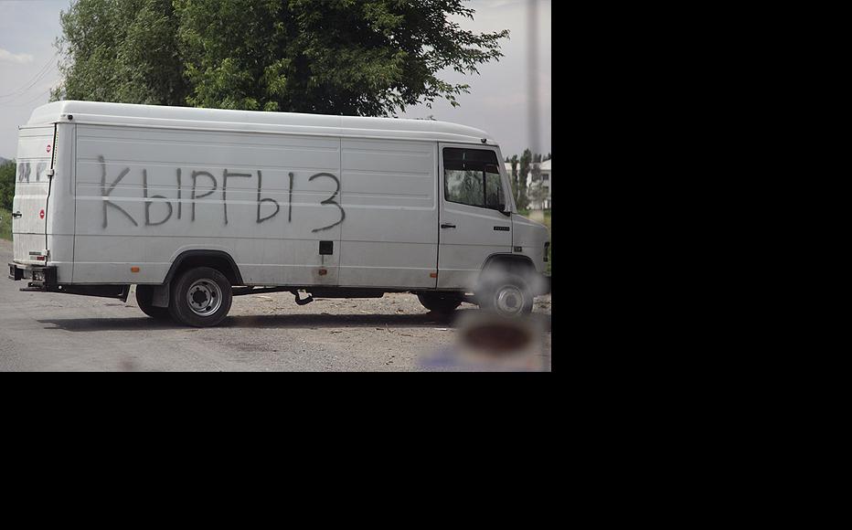 This van shows which side its owner is on. (Photo: Inga Sikorskaya)