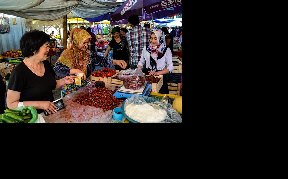 Osh's central market is one place where ethnic communities still mingle freely. 2015. (Photo: Venera Sultanova)