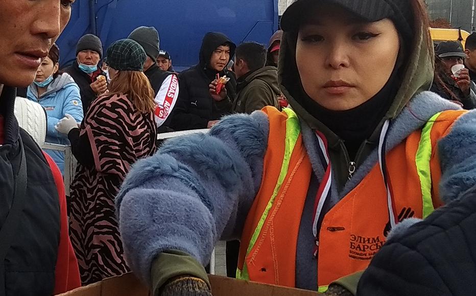 Volunteers distributed water and snacks to protesters.