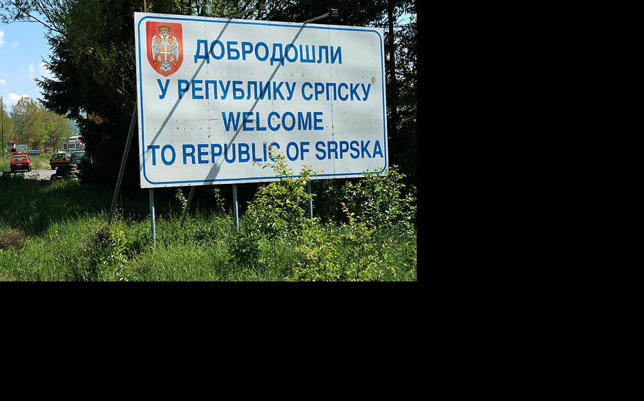 Road sign in Lukavica, on the outskirts of Sarajevo. (Photo: Mirza Ajnadzić)