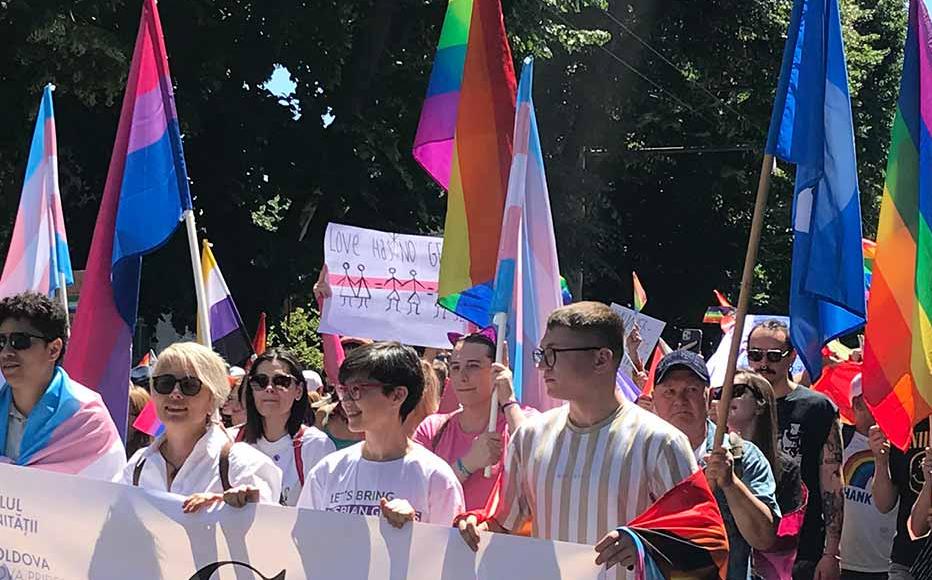 On June 19, about 500 people participated in the Pride march in Chisianu, including eight parliamentarians and representatives of the diplomatic community. On June 19, about 500 people participated in the Pride march in Chisianu, including eight parliamentarians and representatives of the diplomatic community.