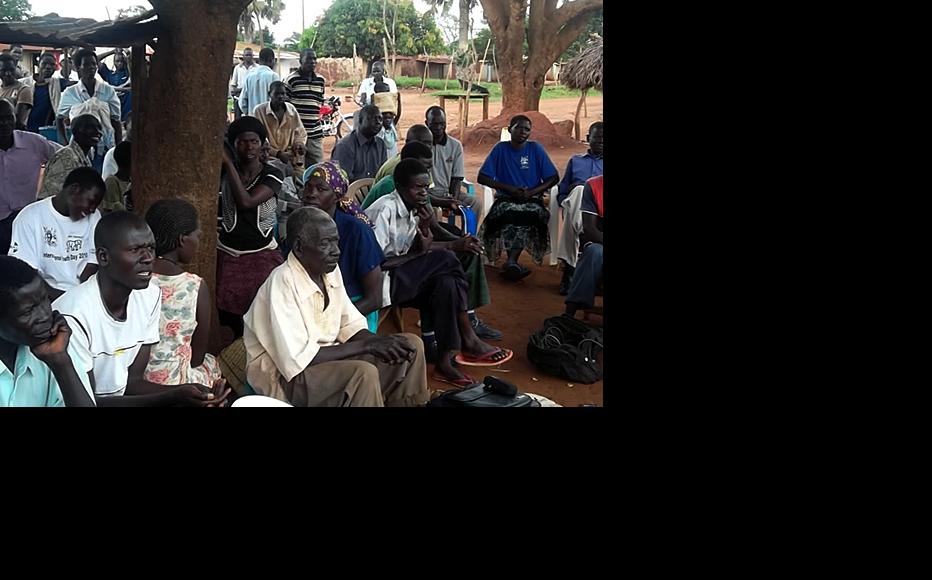 A community debate in Nwoya district allowed local residents to put concerns to local government representatives. (Photo: IWPR)