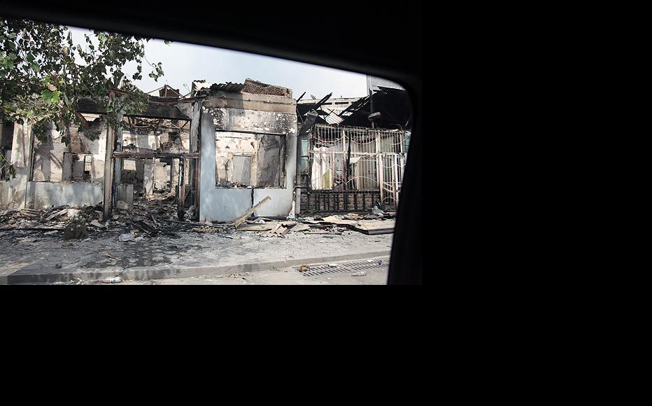 Rows of shops and homes now stand in ruins. (Photo: Inga Sikorskaya)