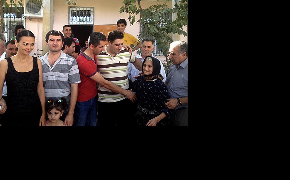 Safarov (right, in striped t-shirt) with his relatives and a member of parliament Ganira Pashayeva (left). (Photo: Vdadi Mammadov)