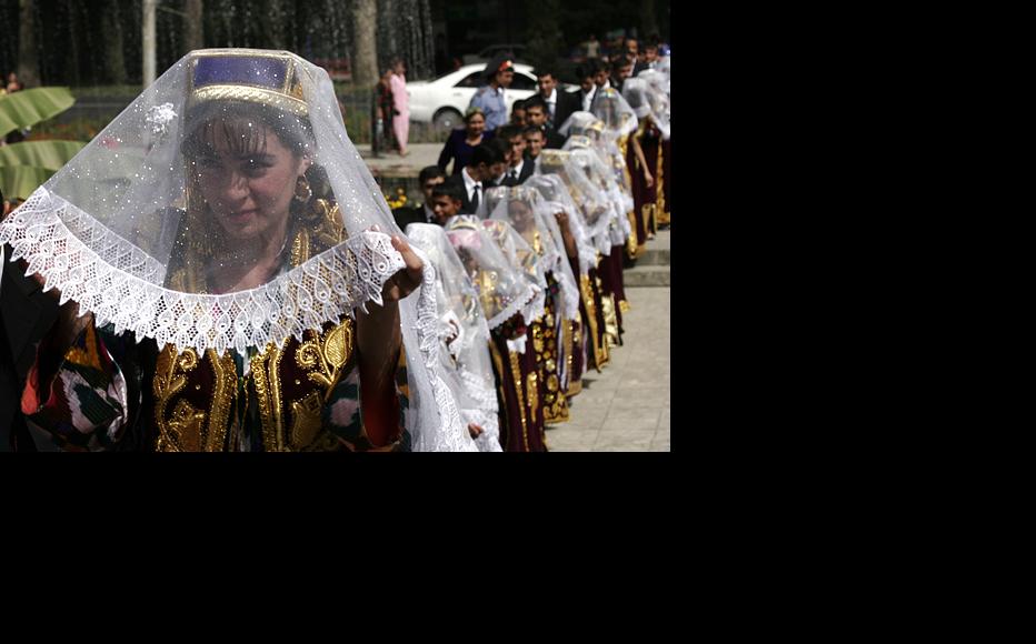 A wedding in Tajikistan. Foreigners wishing to marry local nationals now have to meet a number of legal requirements. (Photo: IWPR)
