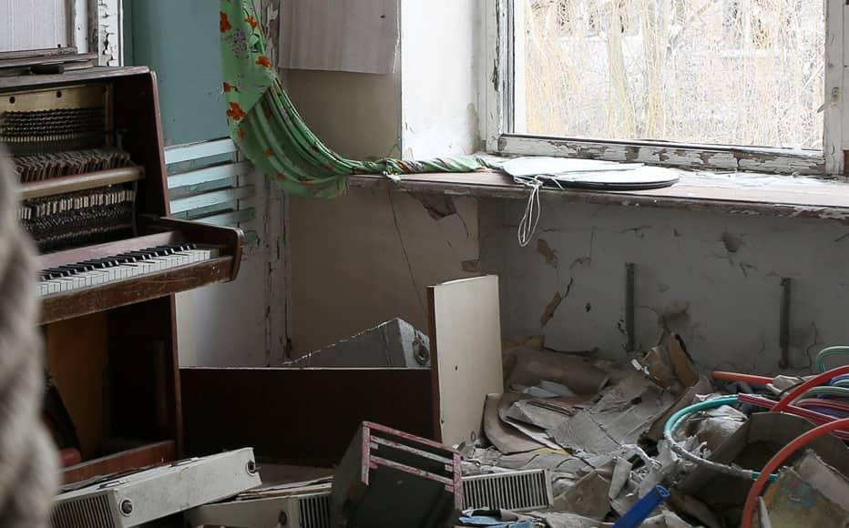 A piano and the remains of belongings in an abandoned kindergarten in Pisky. The village lies a handful of kilometres from the airport of Donetsk. At the height of the fighting for the control of the airport, the village was a key crossing point for the Ukrainian army. The airport fell to the control of the Russian-backed militias in January 2015. (January 25, 2022)