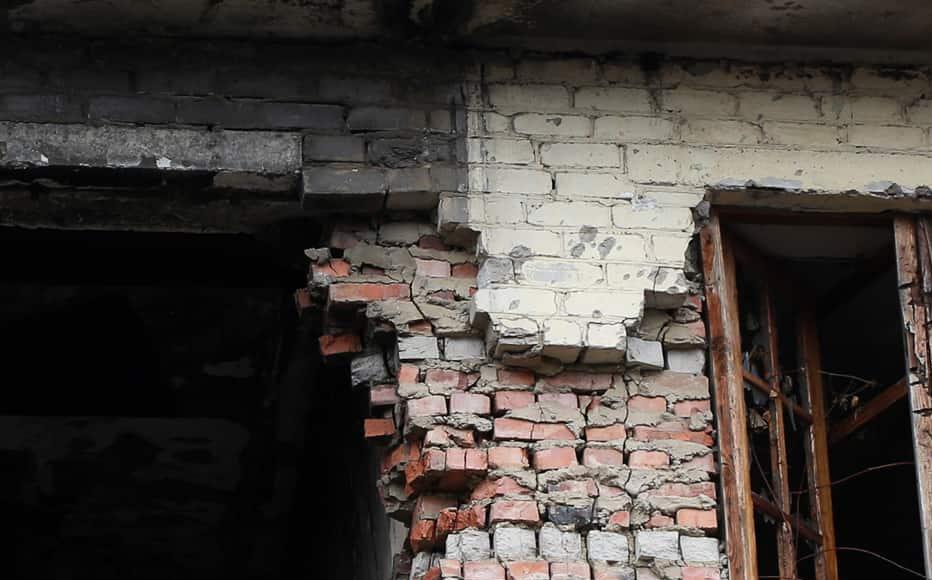 An abandoned apartment building destroyed by heavy shelling in Pisky, Donetsk region. (December 15, 2021)