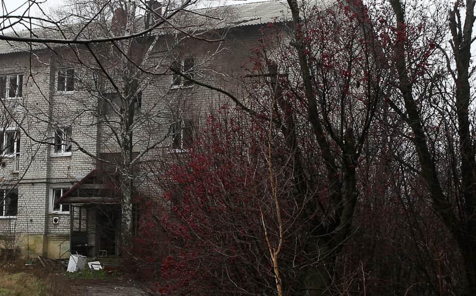 Abandoned apartment buildings in Pisky. (December 15, 2021) Due to the brutal shelling by the end of 2014, almost all residents had left the village.