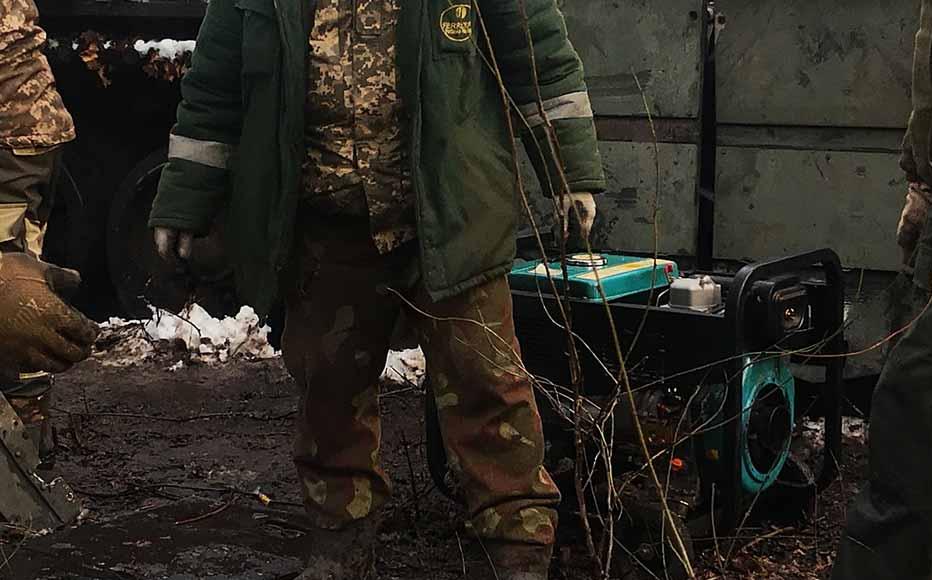 Ukrainian soldiers of the 3rd Tank Brigade reinforce tanks in eastern Ukraine. Ukrainian soldiers of the 3rd Tank Brigade reinforce tanks in eastern Ukraine.