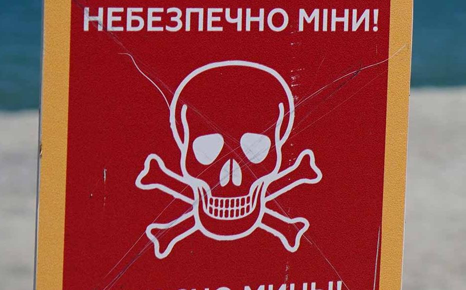 A sign warns against the danger of mines in the Black Sea. Russian forces have laid mines in the sea, while some parts of the seashore in Odesa were mined by Ukraine's Armed Forces to prevent Russian landing. A sign warns against the danger of mines in the Black Sea. Russian forces have laid mines in the sea, while some parts of the seashore in Odesa were mined by Ukraine's Armed Forces to prevent Russian landing.