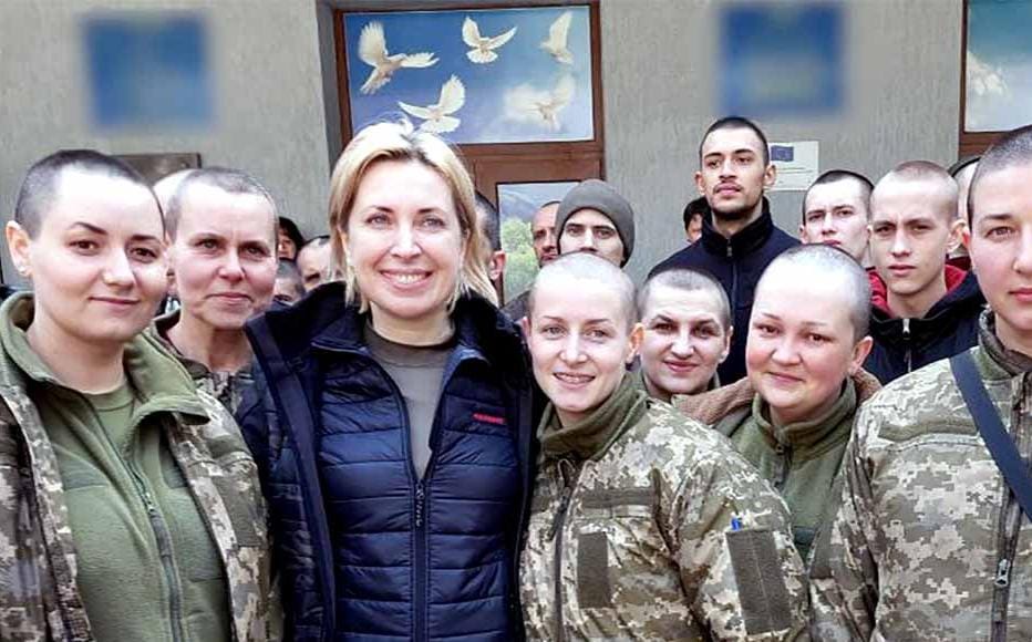 Vice Prime Minister of Ukraine Irina Vereshchuk with exchanged prisoners.