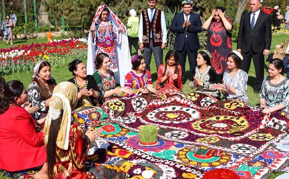 Women sing and play the doira, also known as daf. The tambourine-like instrument has a frame with a tightly stretched membrane and jingles attached. Women sing and play the doira, also known as daf. The tambourine-like instrument has a frame with a tightly stretched membrane and jingles attached.