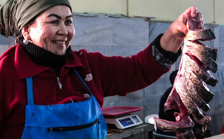 Mamlakat sells fish from Chinaz in the Tashkent region, which together with chicken is now seen as an affordable source of protein. Beef and lamb cost too much. She said she earns well, but has to save for the summer months when people don’t buy fish. Mamlakat sells fish from Chinaz in the Tashkent region, which together with chicken is now seen as an affordable source of protein. Beef and lamb cost too much. She said she earns well, but has to save for the summer months when people don’t buy fish.