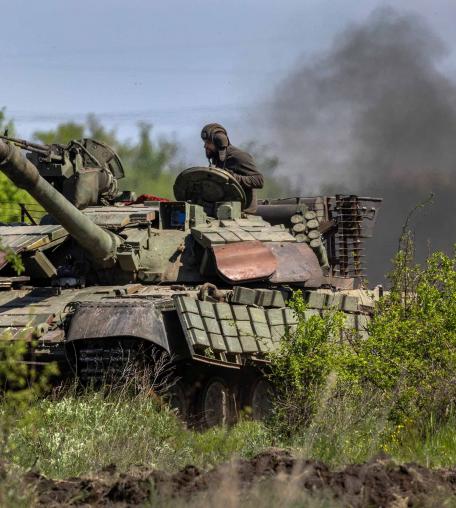 Ukrainian tank crew near Dnipropetrovsk Oblast, Ukraine. 