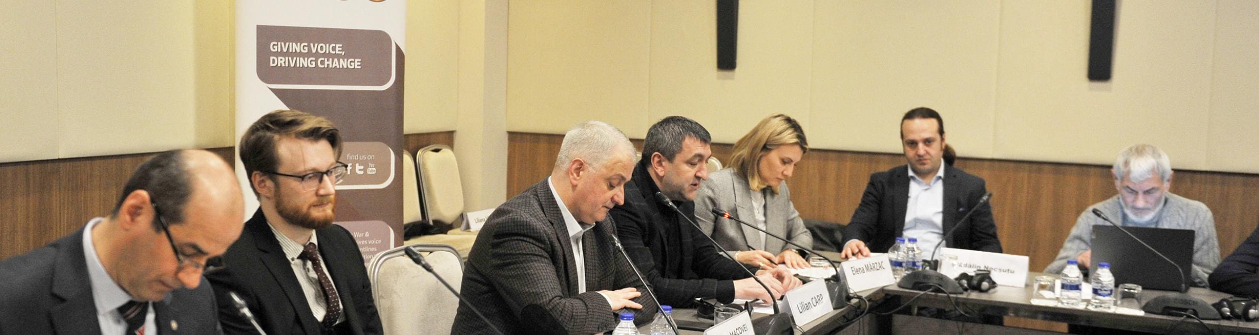 The Association of Independent Press (API) in partnership with IWPR, gathered experts from Moldova to discuss how to enhance the country's resilience to disinformation, strengthen social cohesion and increase citizens’ awareness in the field of security. The Association of Independent Press (API) in partnership with IWPR, gathered experts from Moldova to discuss how to enhance the country's resilience to disinformation, strengthen social cohesion and increase citizens’ awareness in the field of security.