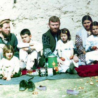 (l to r) Alexander-Ahmad with his daughter Hadicha, Fazylo (son of Gennady-Nekmuhammad), Gennady-Nekmuhammad; his daughther Malposha; his wife Havo with their daughter Santimo. (Photo: IWPR)