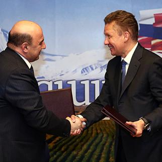 Armenian energy minister Armen Movsisyan (left) with Gazprom head Aleksei Miller after the signing ceremony. (Photo: Gazprom)