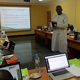 IWPR training session in Nigeria led by Dayo Aiyetan. (Photo: IWPR)