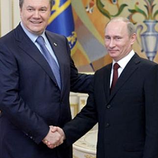 Vladimir Putin, at the time Russian prime minister, with Ukrainian president Viktor Yanukovich in 2011. (Photo: Russian prime minister's website/Wikimedia Commons)