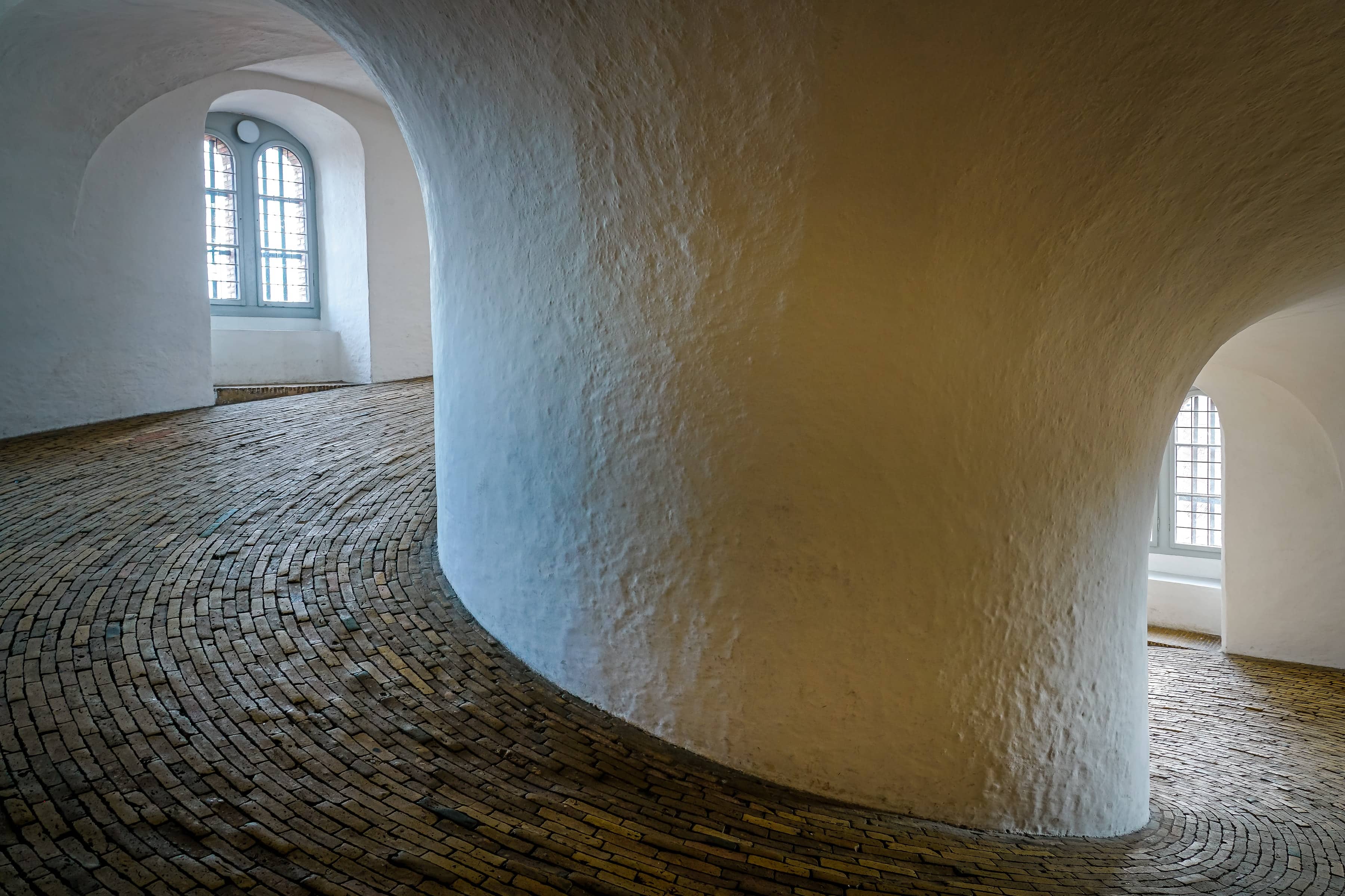 spiralförmiger Gang im Inneren des Turms
