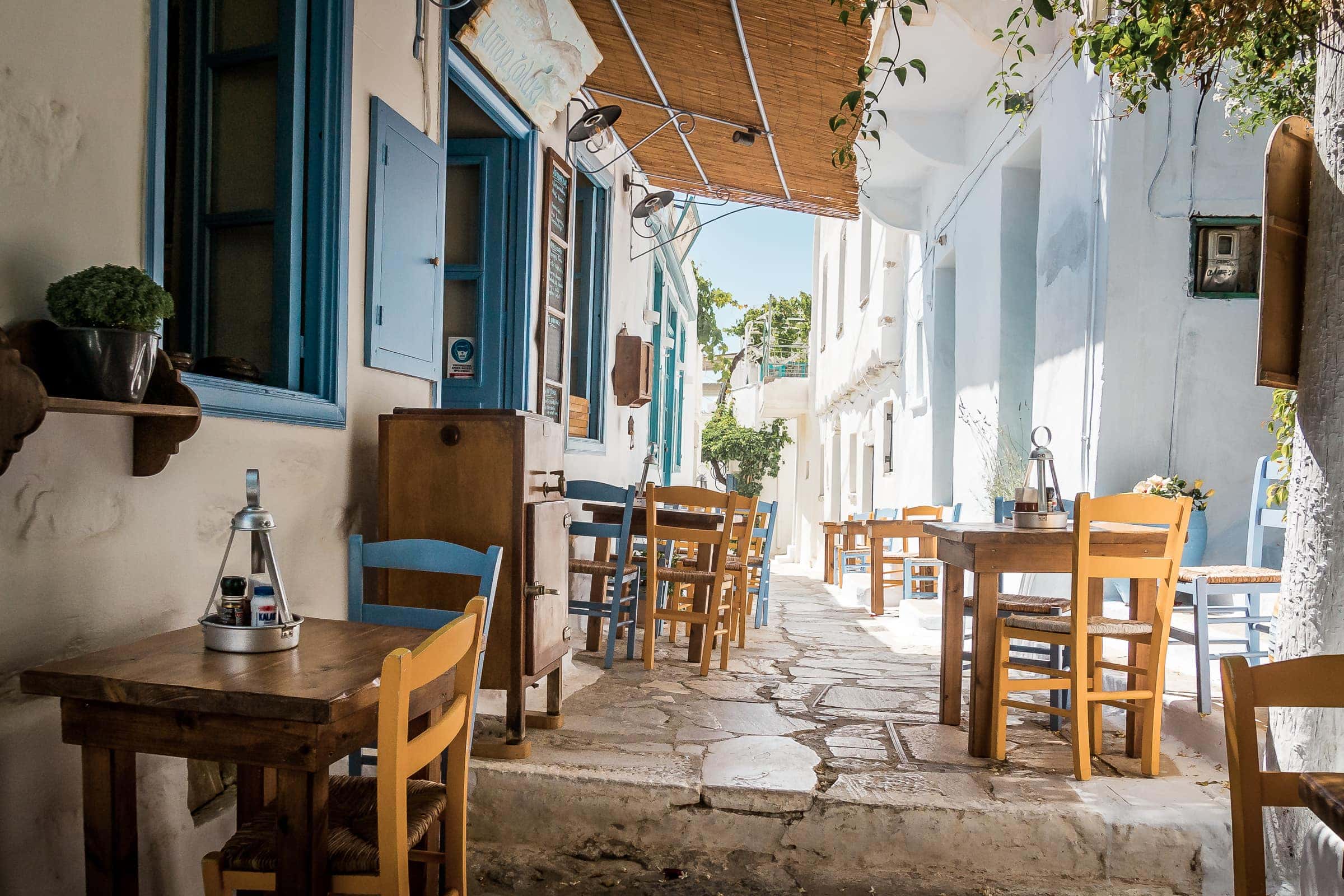 Gasse und Taverne