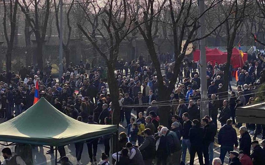 Opposition parties gathered in front of the National Assembly in Baghramyan Avenue to protest Pashinyan.