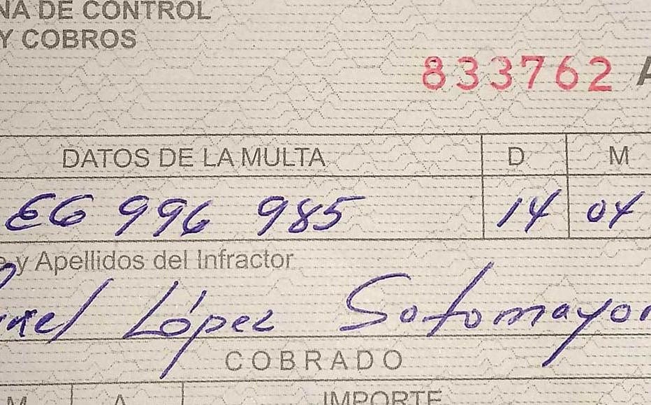 Street vendor Maikel López was fined with 2,000 Cuban pesos for selling prohibited products to street vendors. The figure is equivalent to three months of the Cuban average wage.