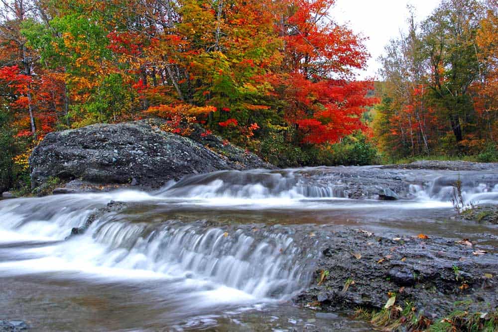 Fall in Canada: 10 MAGICAL Places to See Autumn Colours