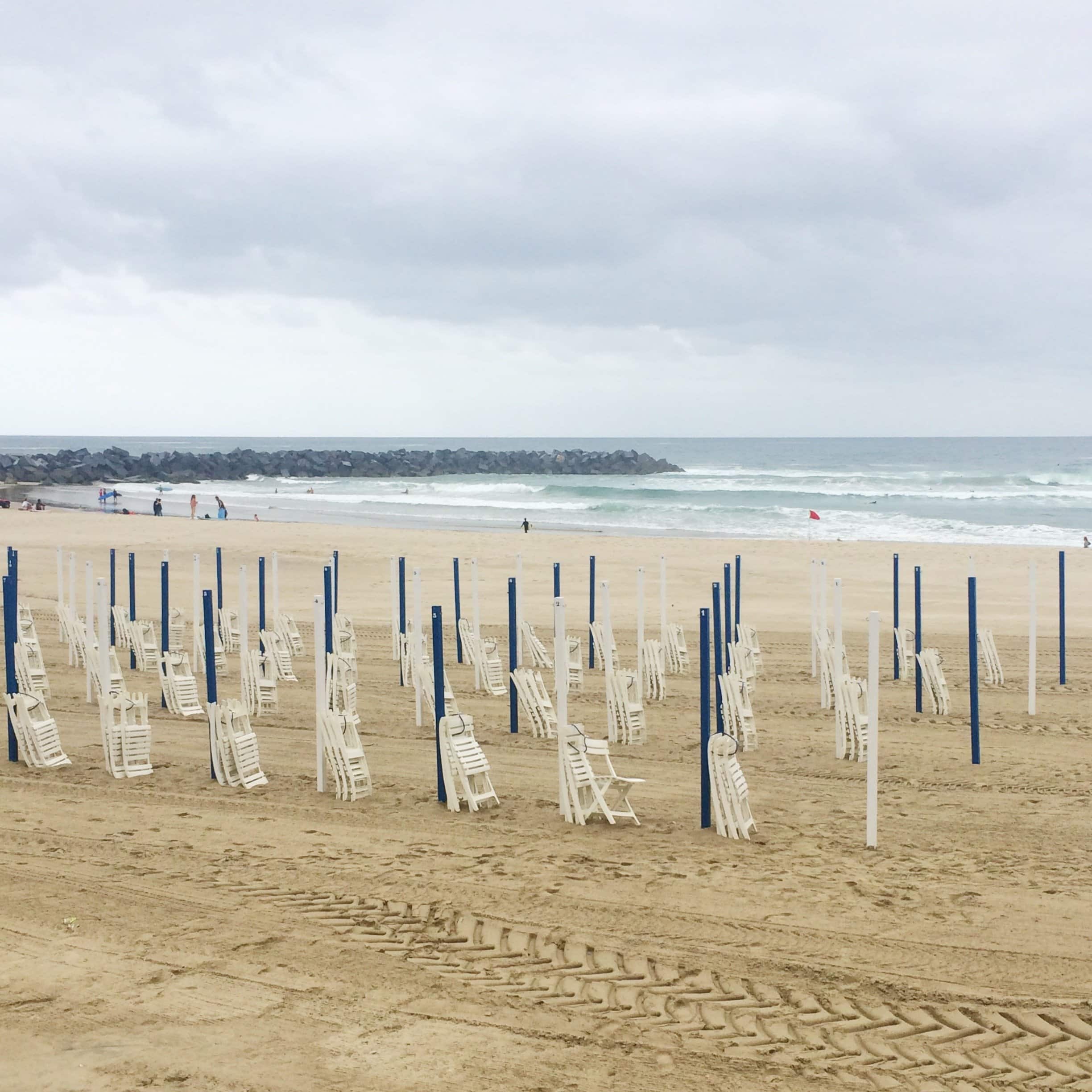 Die Sonnenschirme der Playa Zurriola bleiben heute zu