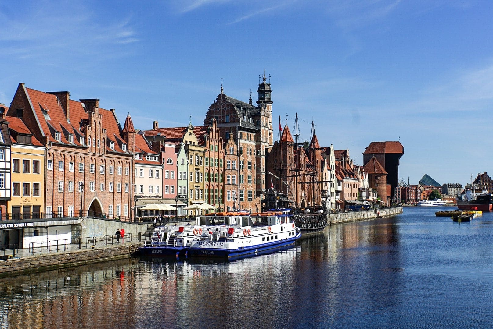 Uferpromenade an der Motlawa am Morgen